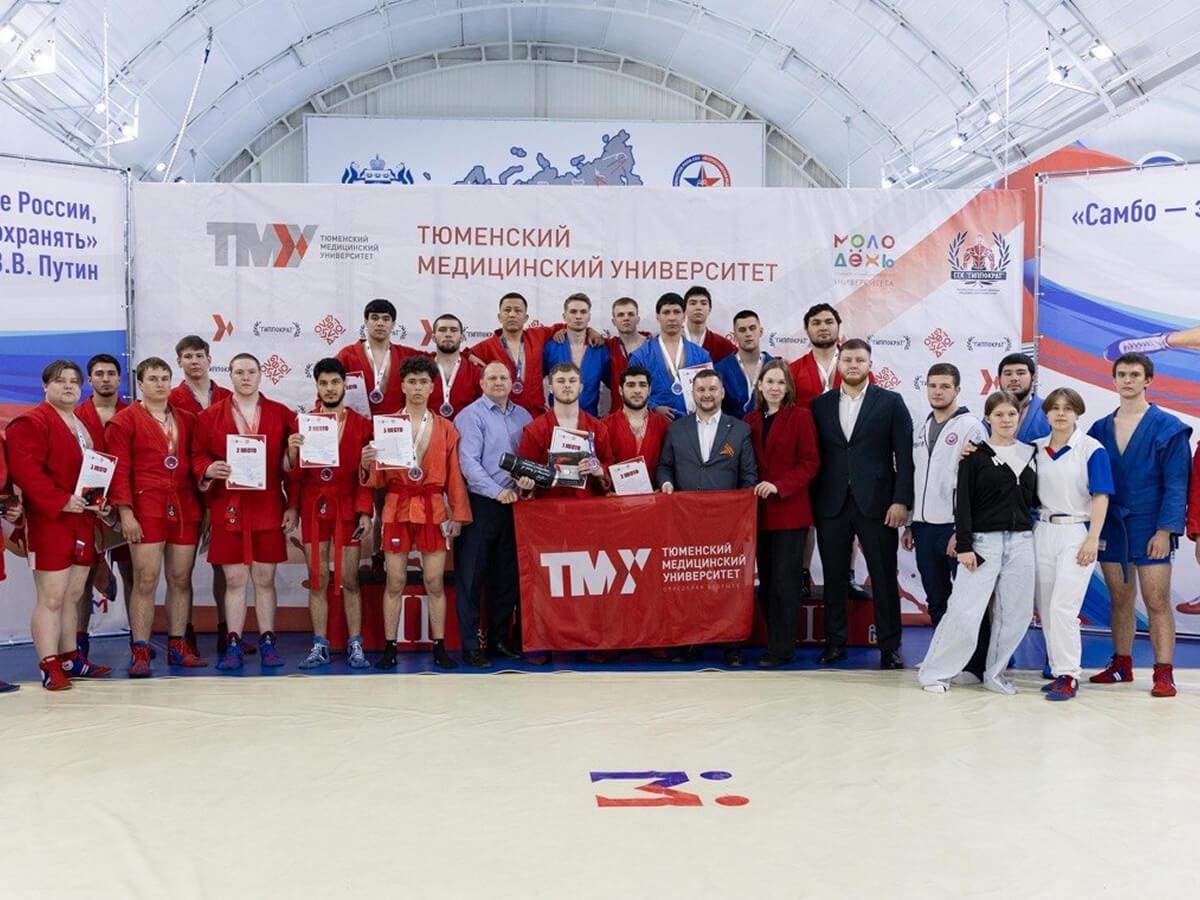 Награждение победителей чемпионата по фиджитал-единоборствам в Тюмени
